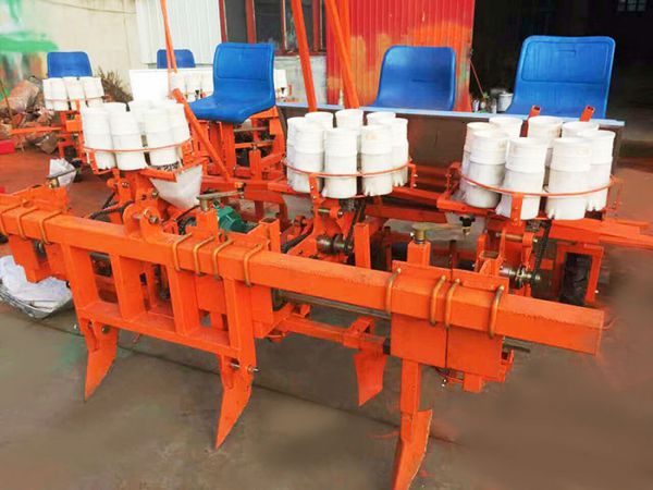 牽引式三行牡丹移栽機